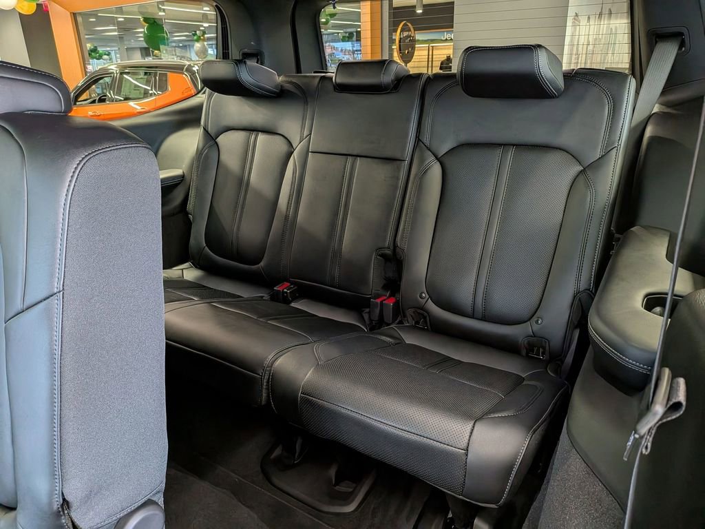 New 2026 Jeep Grand Wagoneer Summit w/ Premium Group III image 29