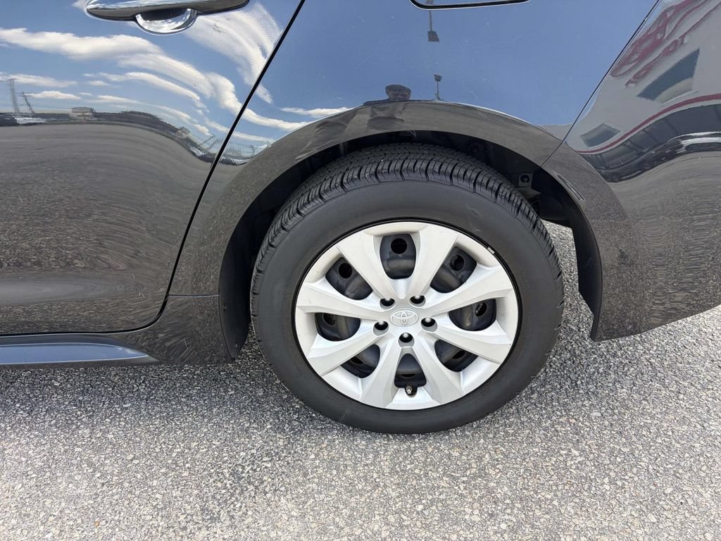 Certified 2022 Toyota Corolla LE FWD image 9