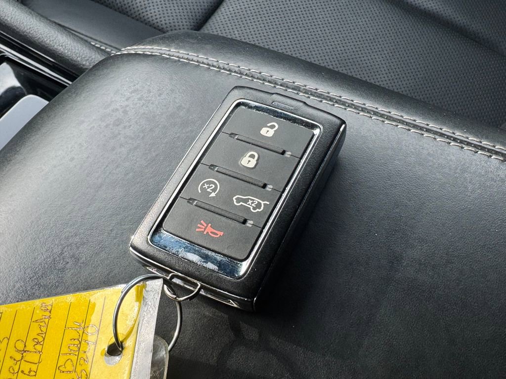 Used 2023 Jeep Grand Cherokee Overland w/ Luxury Tech Group IV AWD/4WD image 36