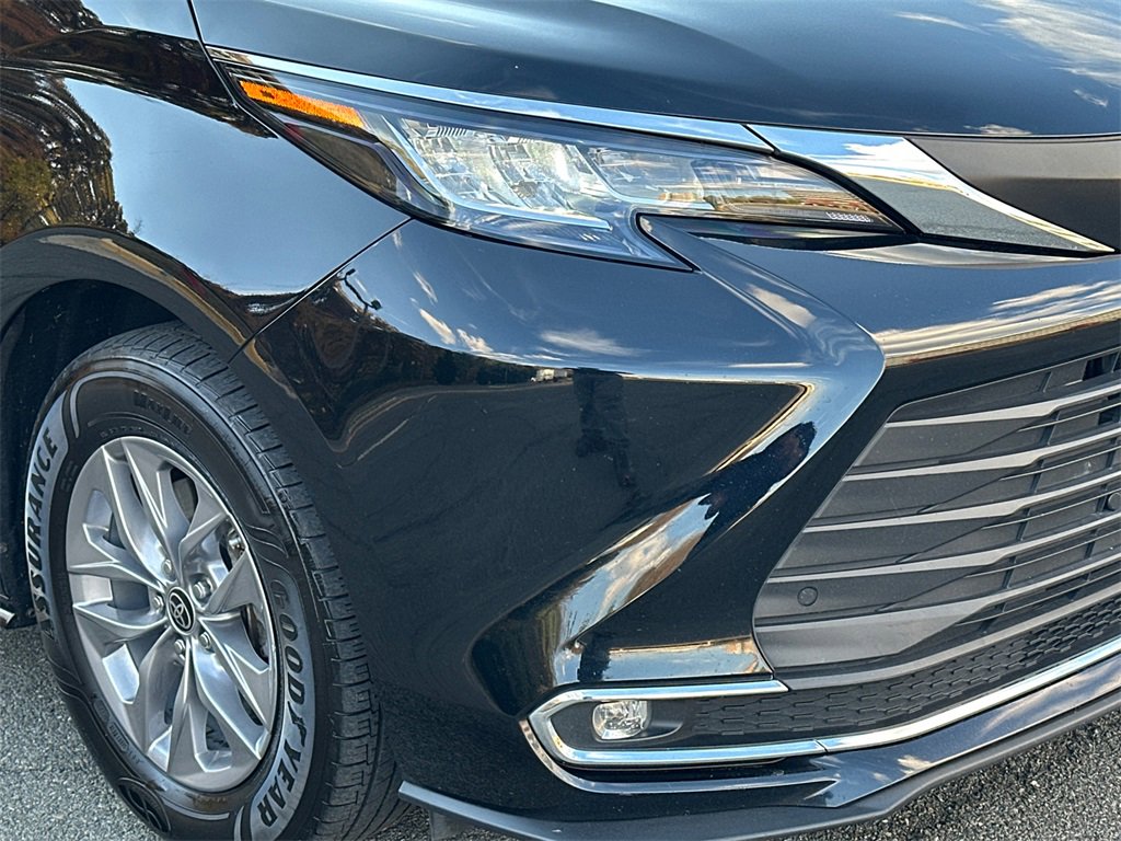 Used 2022 Toyota Sienna XLE image 10