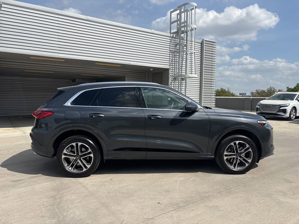 Certified 2025 Audi Q5 Premium w/ Convenience Package image 4