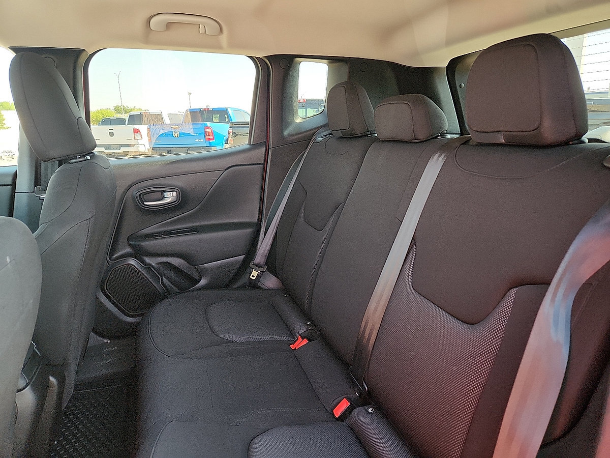 Used 2023 Jeep Renegade Latitude AWD/4WD image 6