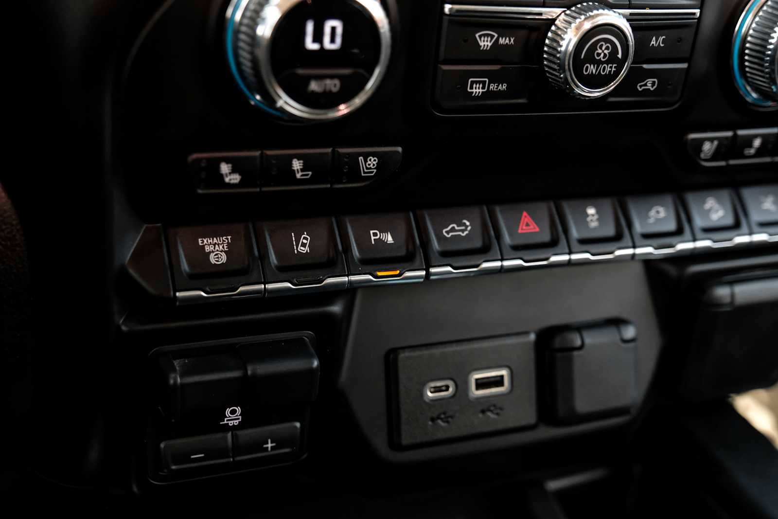 Used 2023 GMC Sierra 2500 Denali w/ Denali Ultimate Package image 25