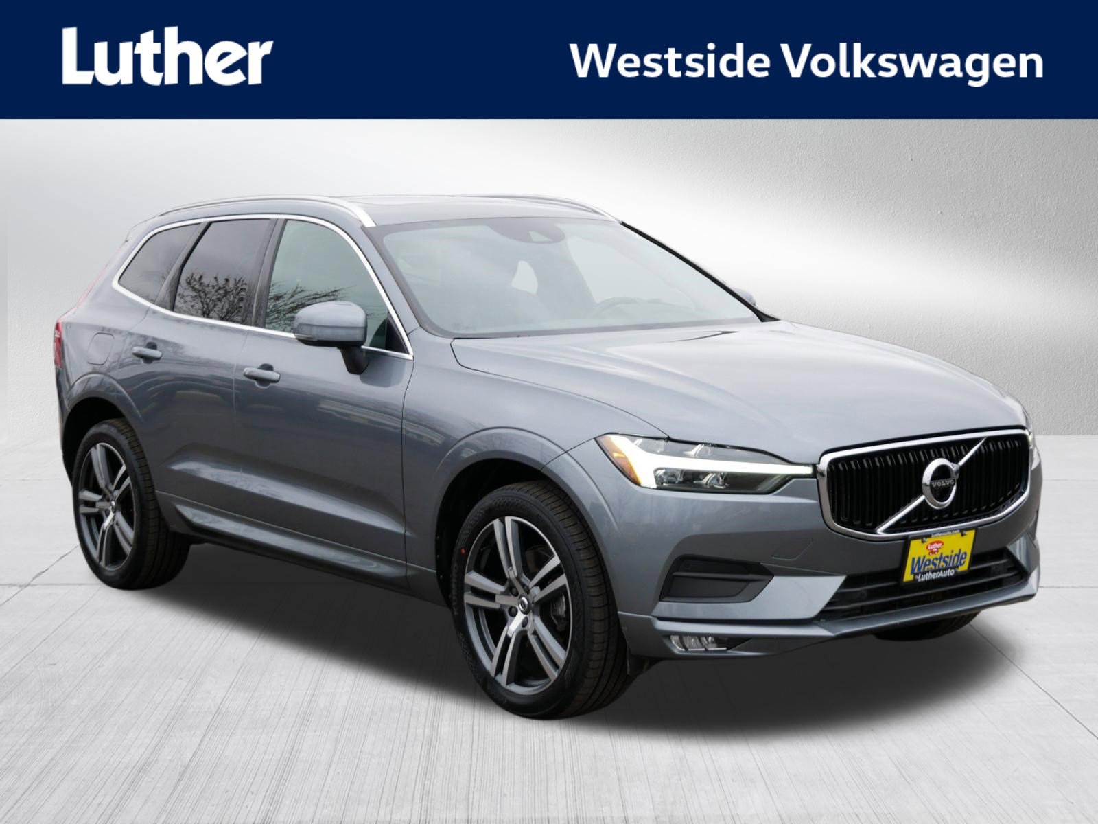 Used 2021 Volvo XC60 T5 Momentum w/ Premium Package image 1