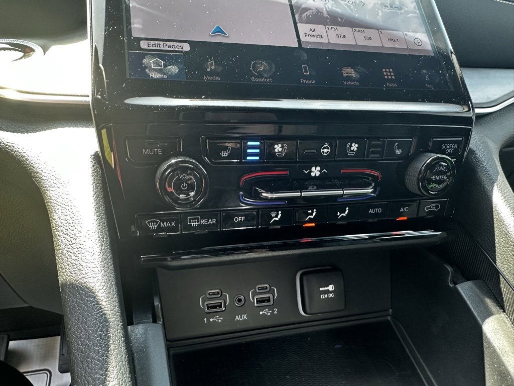 Used 2025 Jeep Grand Cherokee Limited w/ Luxury Tech Group II image 18