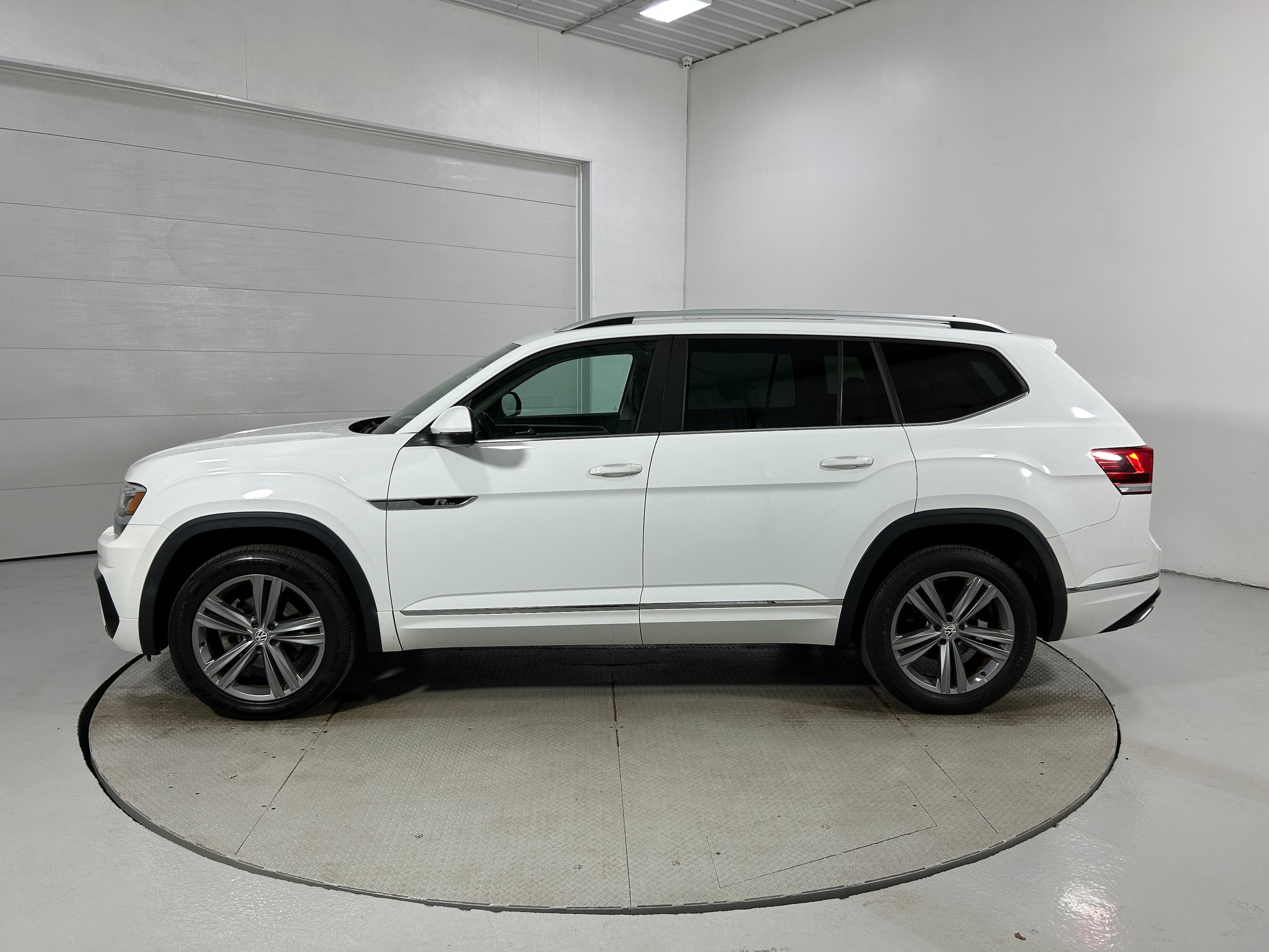 Used 2018 Volkswagen Atlas SEL w/ R-Line Package AWD/4WD image 20
