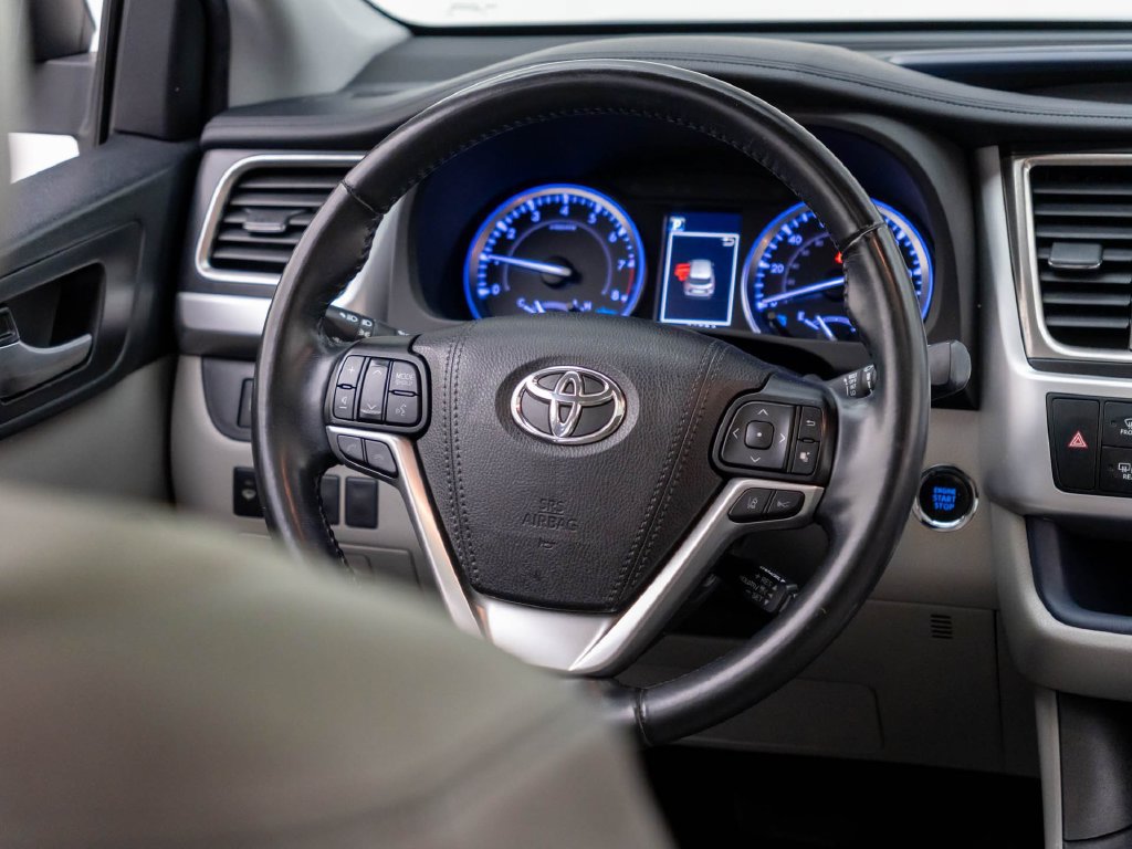 Used 2019 Toyota Highlander XLE AWD/4WD image 13