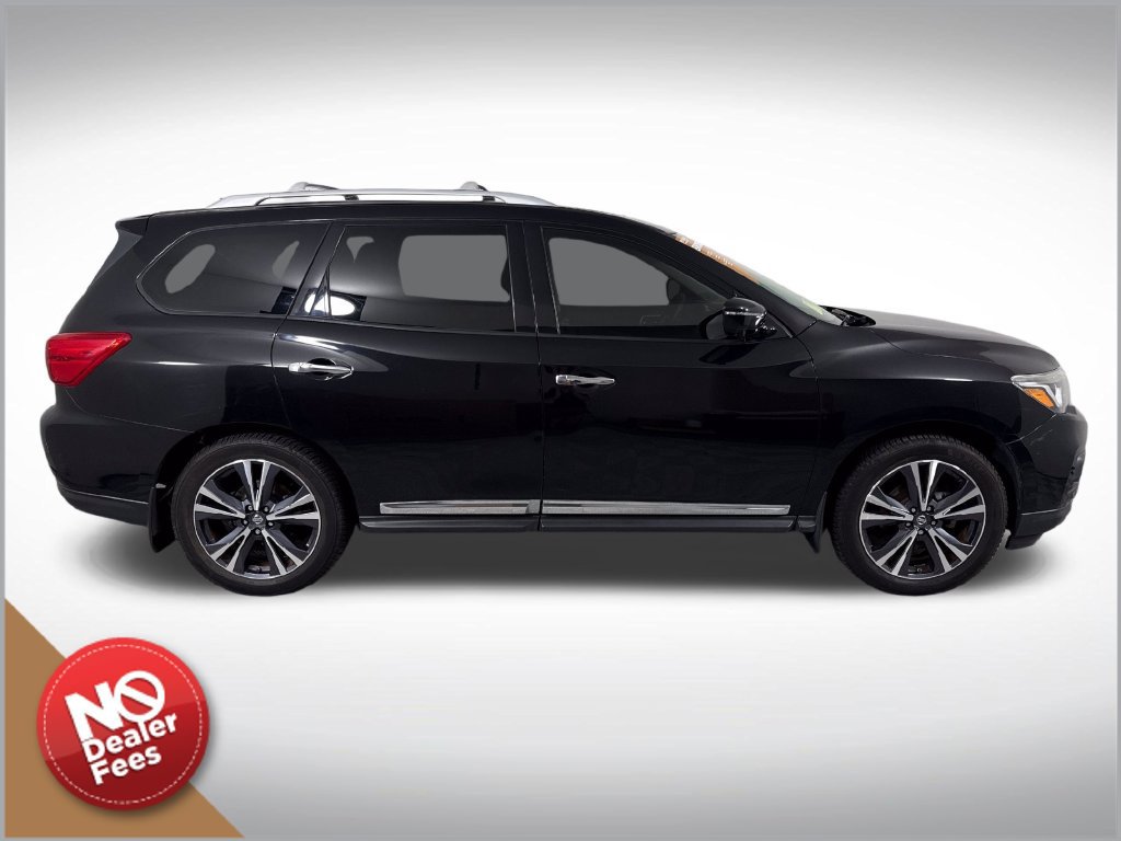 Used 2017 Nissan Pathfinder Platinum FWD image 2