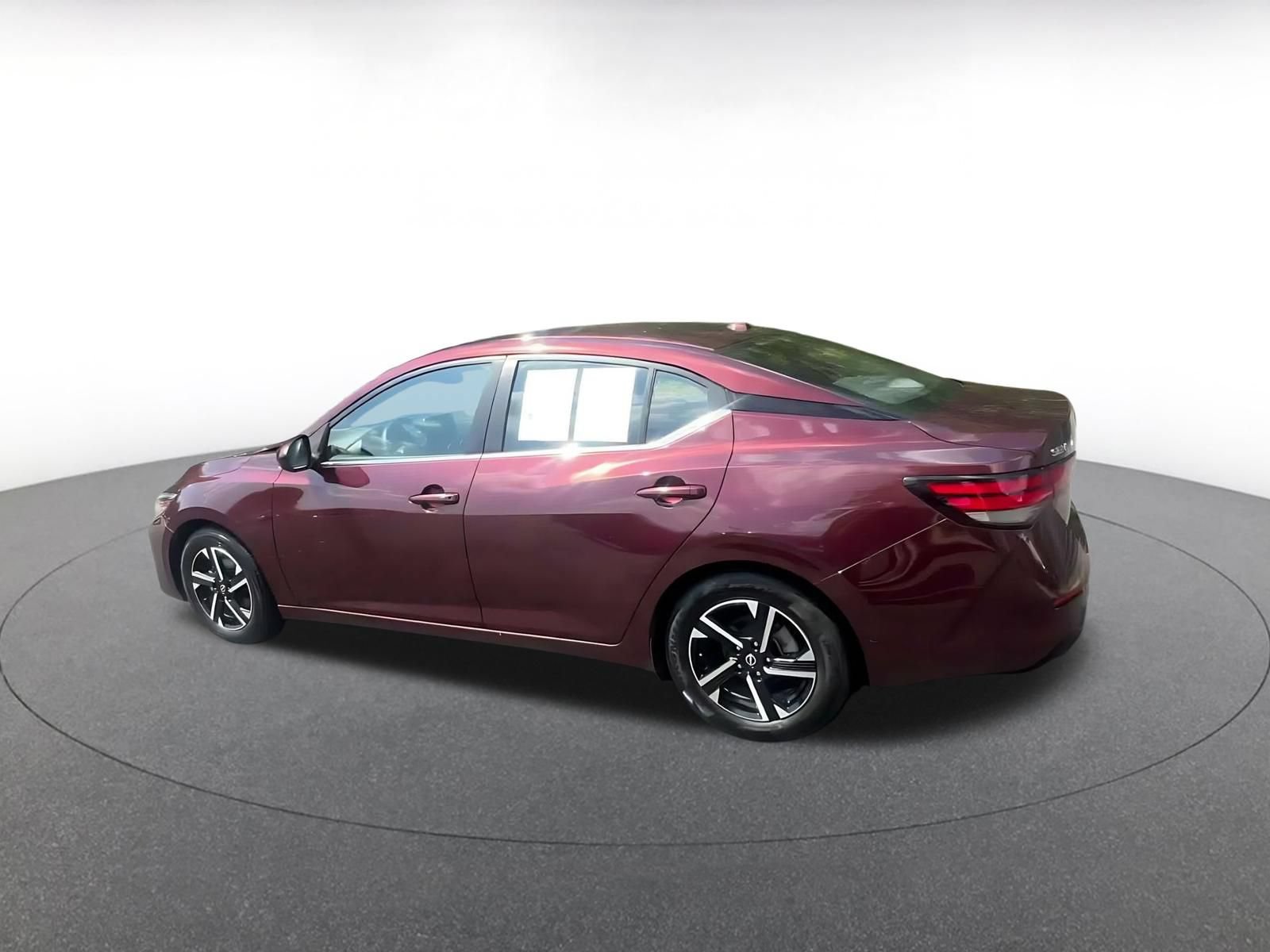 Used 2025 Nissan Sentra SV FWD image 9