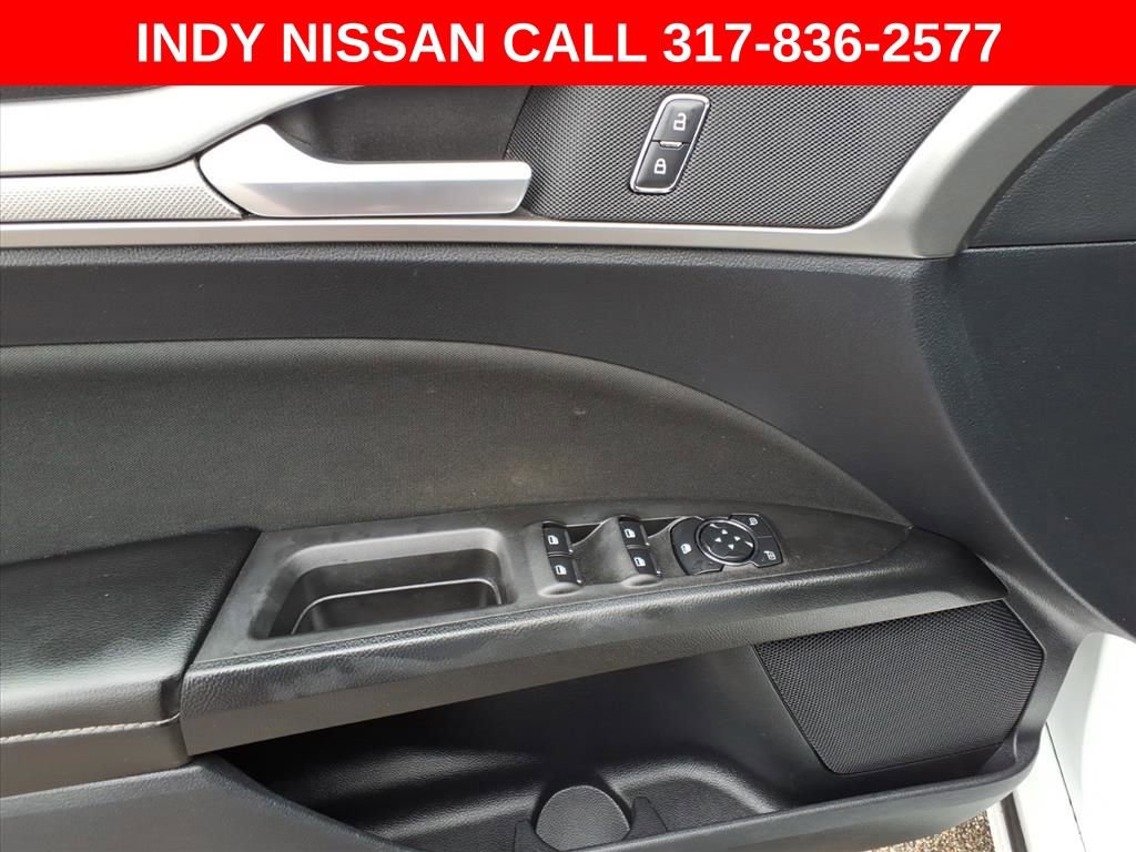 Used 2020 Ford Fusion SE image 6