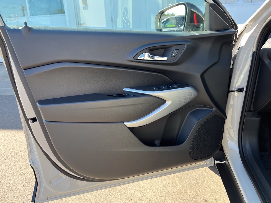 New 2026 Chevrolet Trax RS FWD image 10