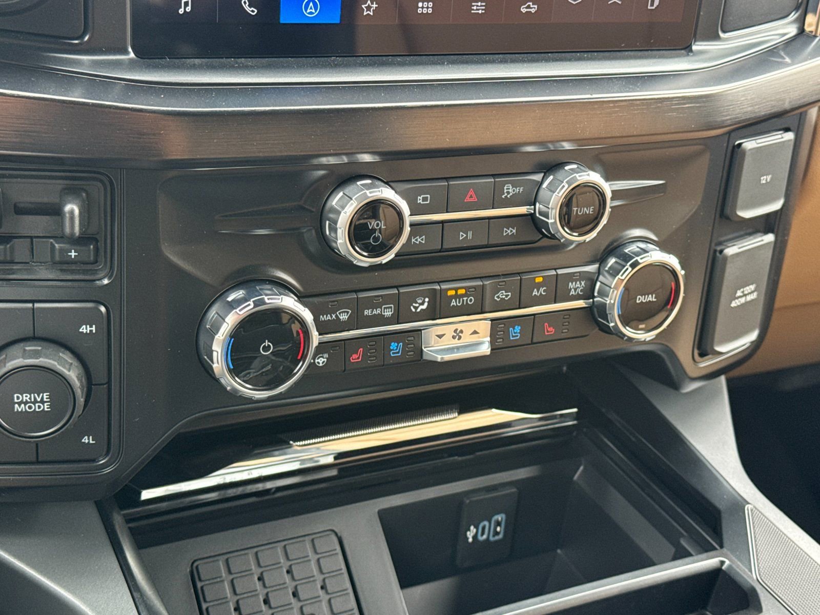 New 2026 Ford F250 Lariat w/ Lariat Premium Package image 23