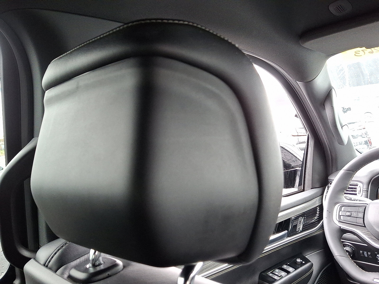 Used 2024 Jeep Wagoneer L Series II w/ Flexible Seating Group image 9