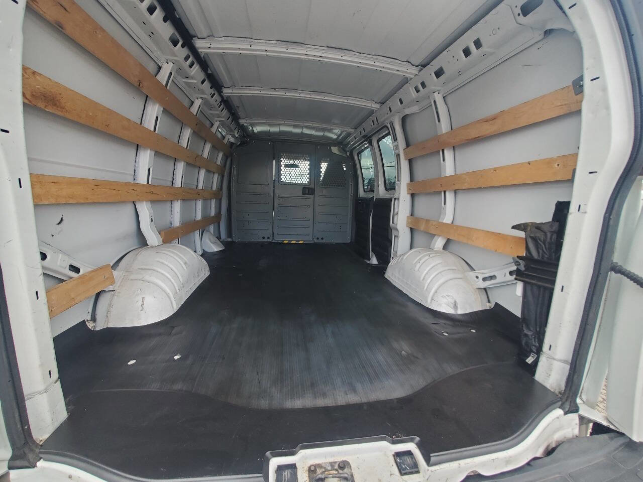 Used 2022 Chevrolet Express 2500 w/ Driver Convenience Package image 21