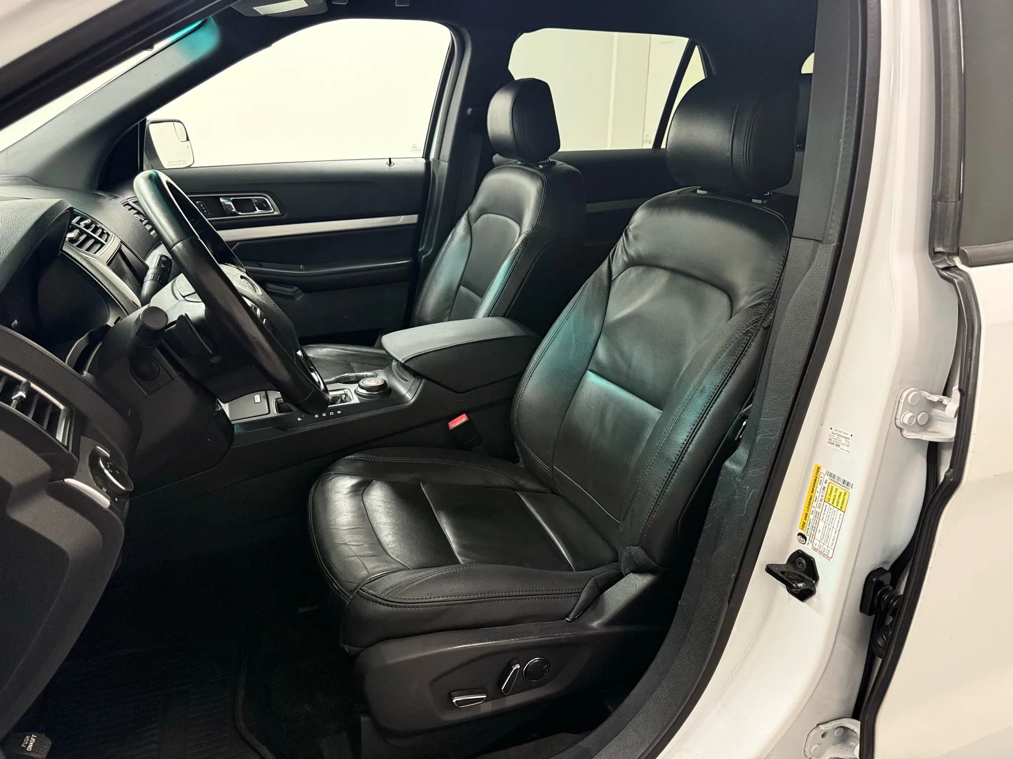 Used 2016 Ford Explorer XLT w/ Equipment Group 202A image 18