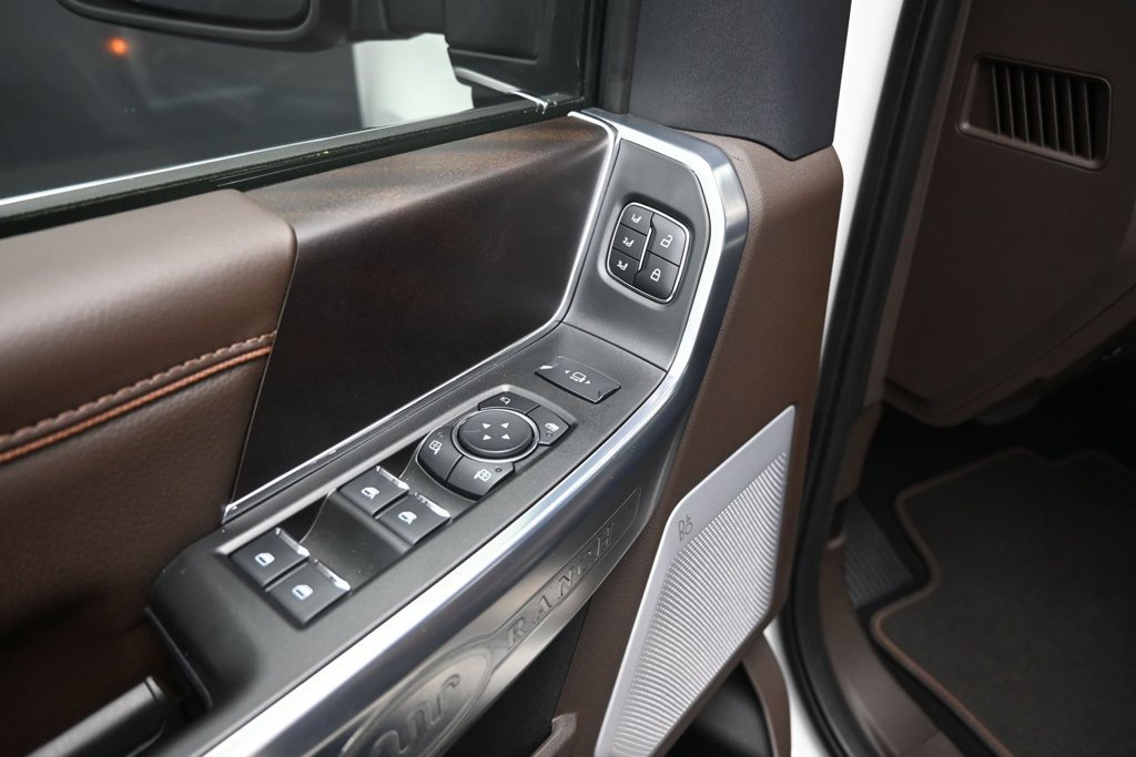 Used 2025 Ford F250 King Ranch AWD/4WD image 11
