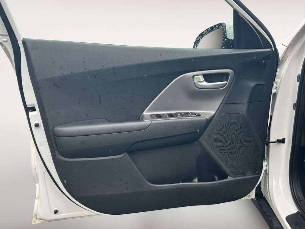 Used 2021 Kia Niro LX image 19