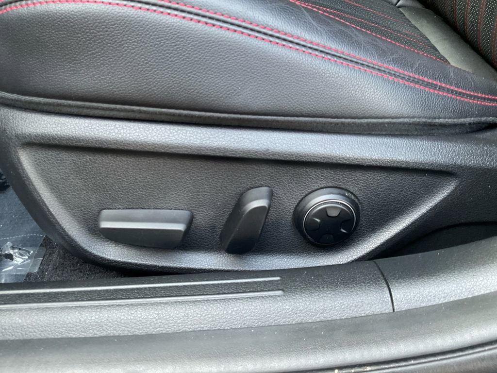 Used 2023 Genesis G70 2.0T w/ Sport Prestige Package image 32