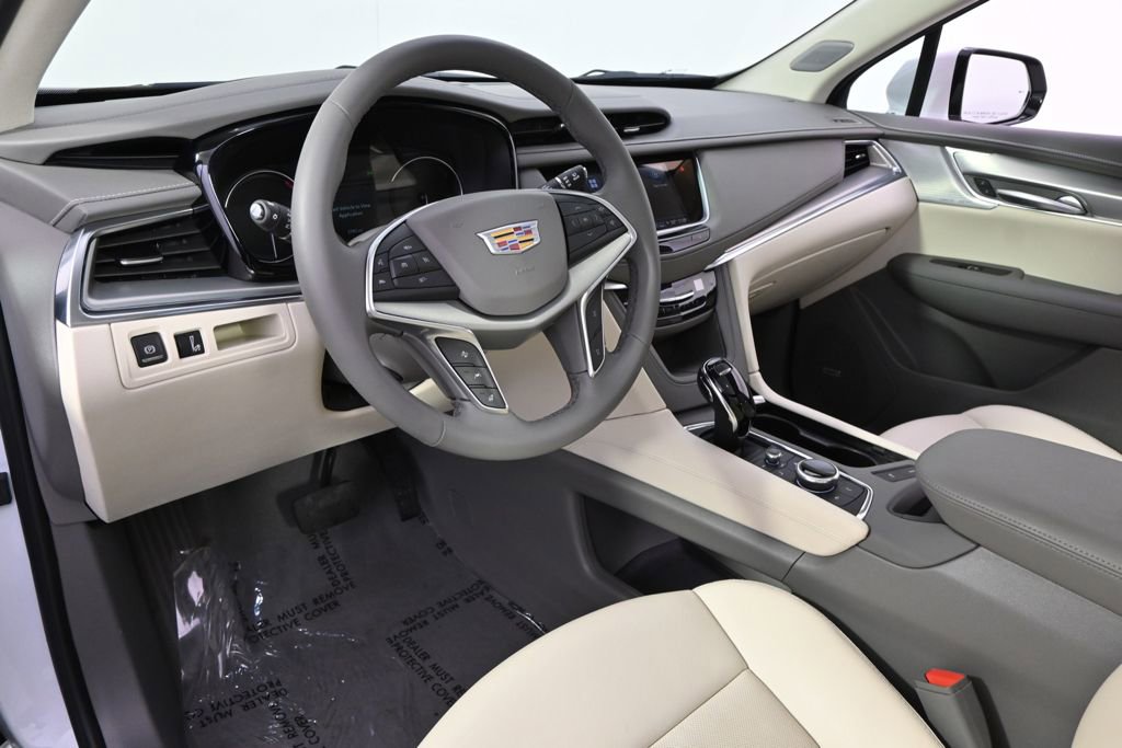 New 2025 Cadillac XT5 Premium Luxury w/ LPO, Floor Liner Package AWD/4WD image 12