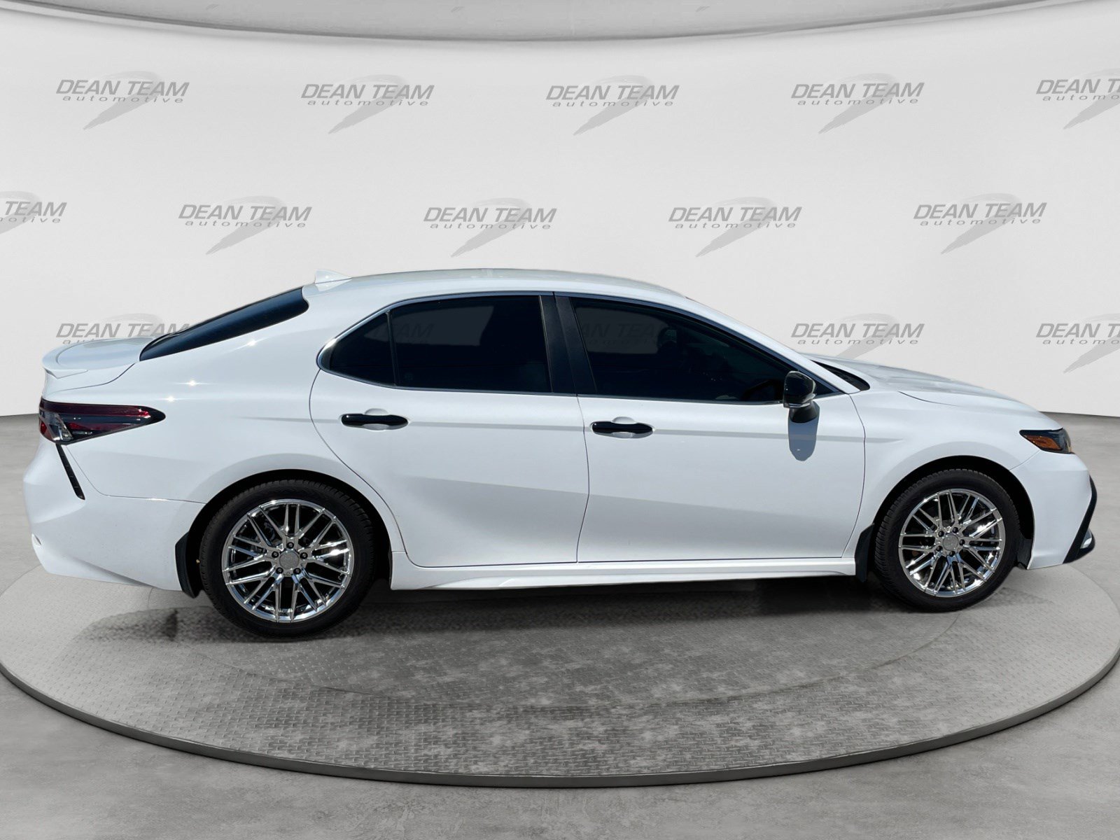 Used 2023 Toyota Camry SE AWD/4WD image 9