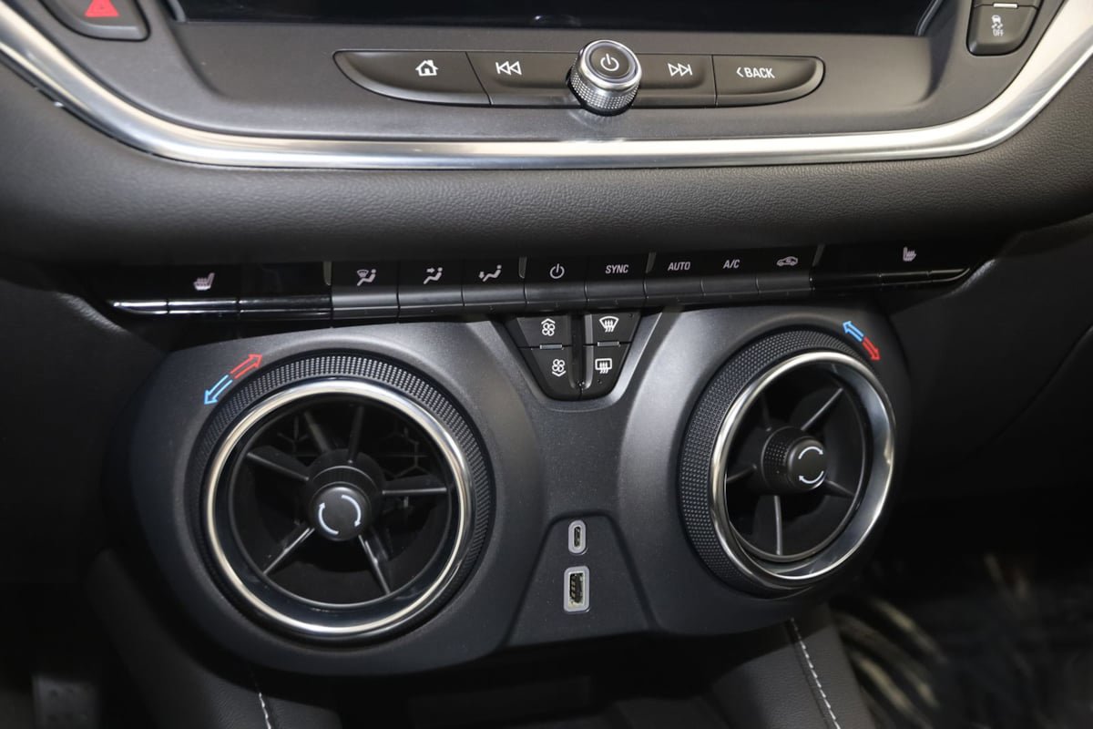 Used 2024 Chevrolet Blazer LT w/ Convenience Package FWD image 28