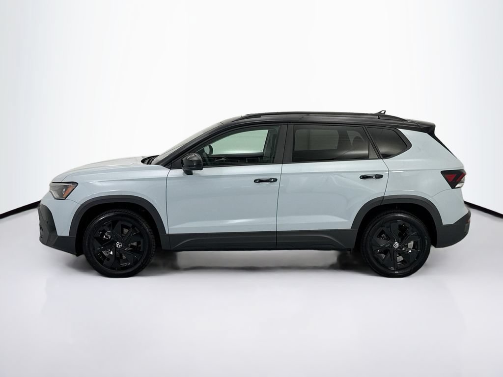 New 2026 Volkswagen Taos SE FWD image 8