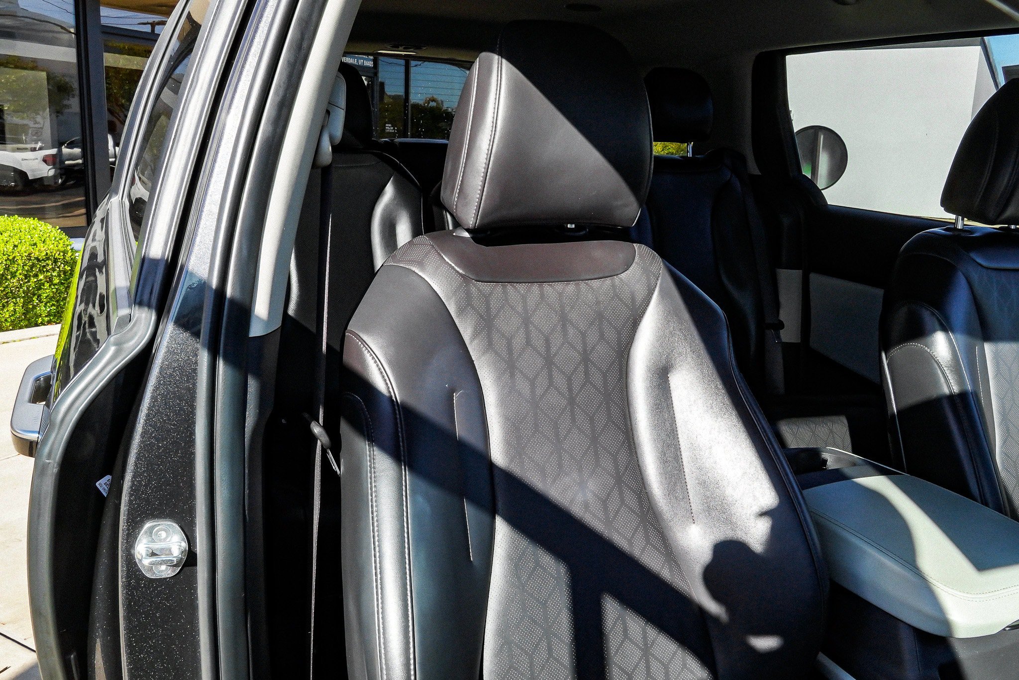 Used 2024 Kia Carnival LX FWD image 23