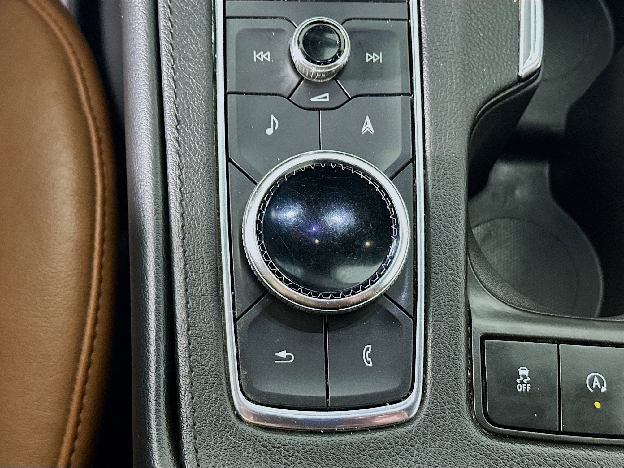 Used 2023 Cadillac XT4 Premium Luxury w/ Technology Package AWD/4WD image 26