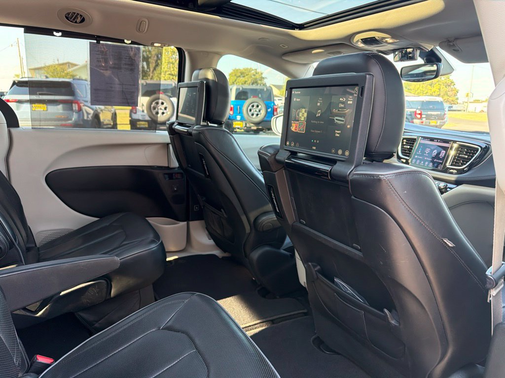 Used 2018 Chrysler Pacifica Limited FWD image 25