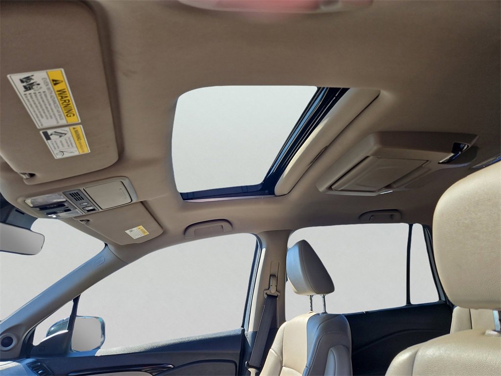 Certified 2022 Honda Pilot Touring image 15