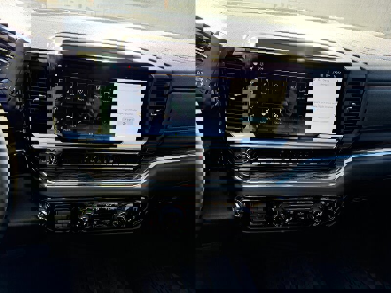 Used 2024 Chevrolet Silverado 2500 LT w/ Convenience Package image 32