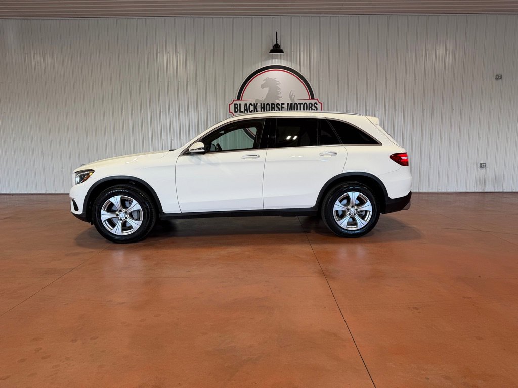 Used 2017 Mercedes-Benz GLC 300 4MATIC image 3