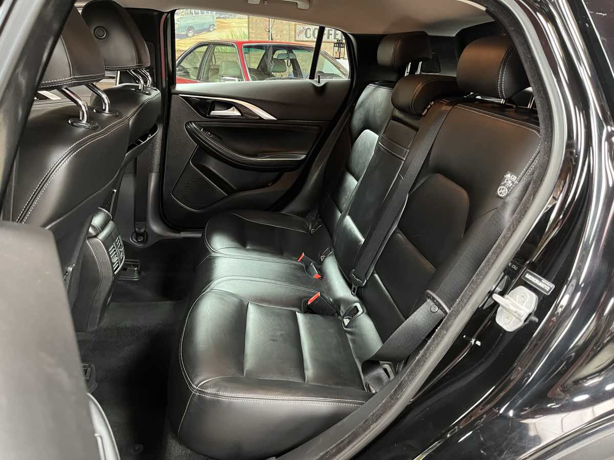 Used 2018 INFINITI QX30 Premium w/ Navigation Package AWD/4WD image 12