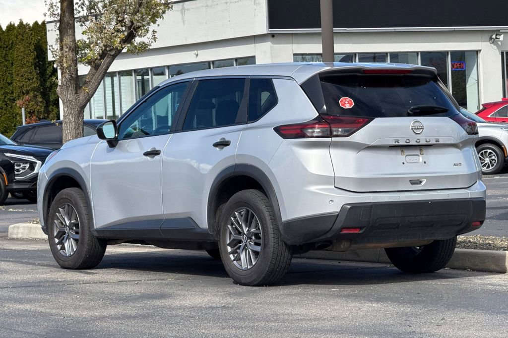 Used 2024 Nissan Rogue S image 6