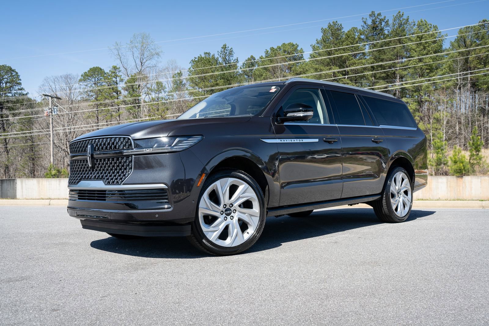 Used 2025 Lincoln Navigator L Reserve AWD/4WD image 3