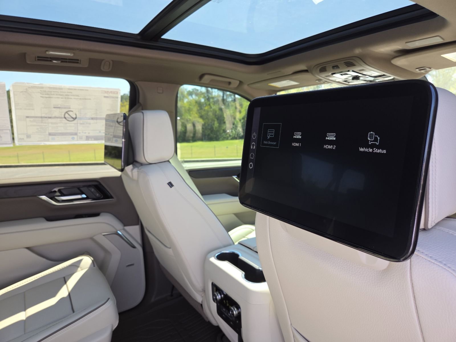 New 2026 GMC Yukon XL Denali w/ Denali Reserve Package image 18