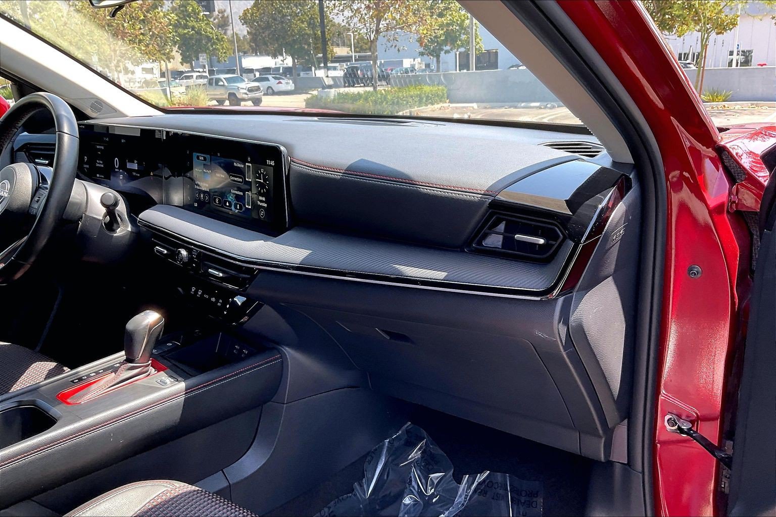 Used 2025 Nissan Kicks SR FWD image 18