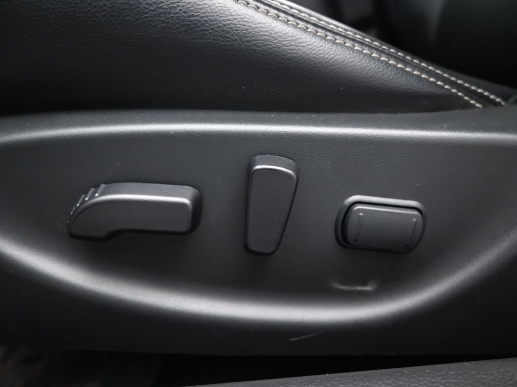Used 2023 Nissan Maxima SV w/ Floor Mat Group FWD image 10