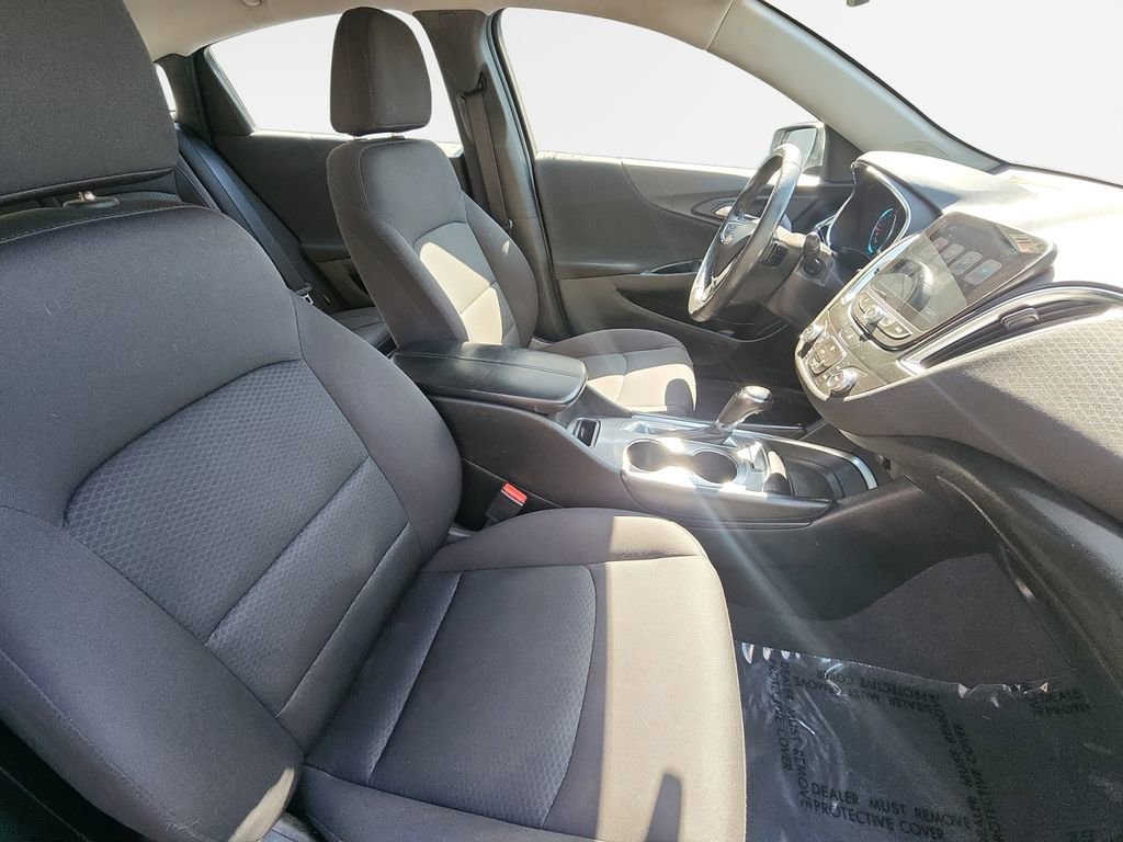 Used 2017 Chevrolet Malibu LT FWD image 27