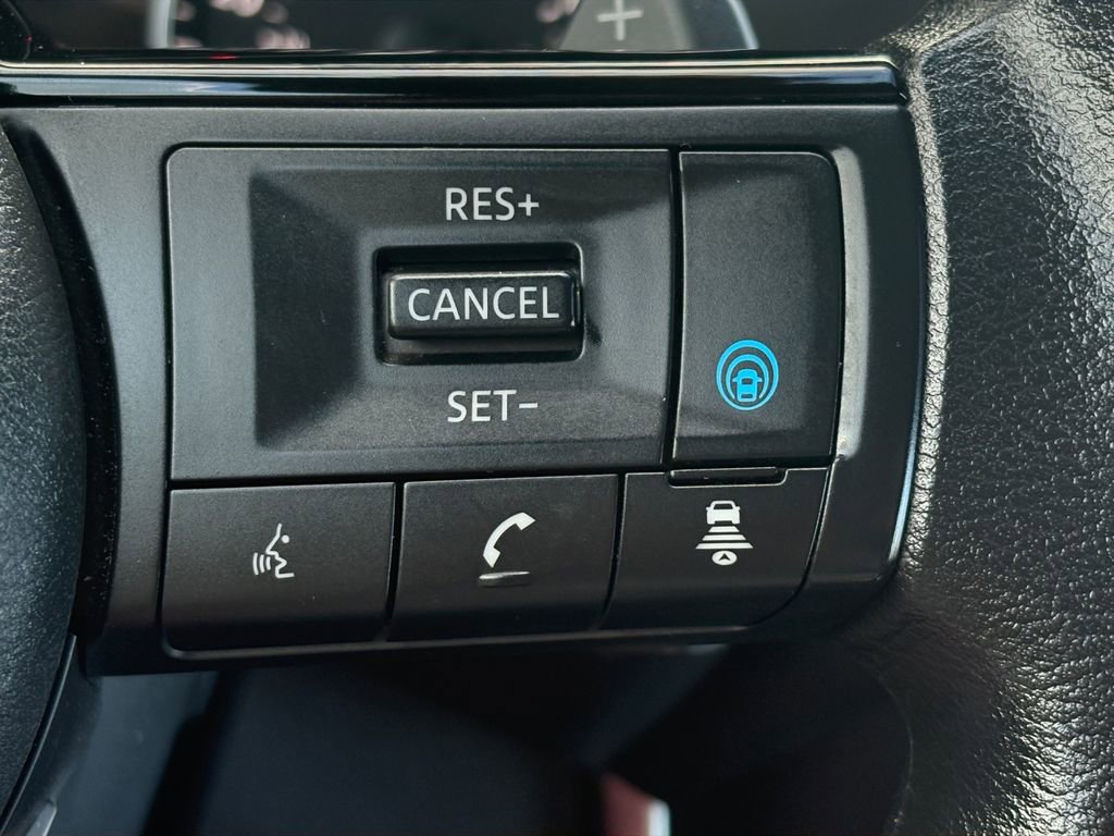 Used 2023 Nissan Rogue SV image 14