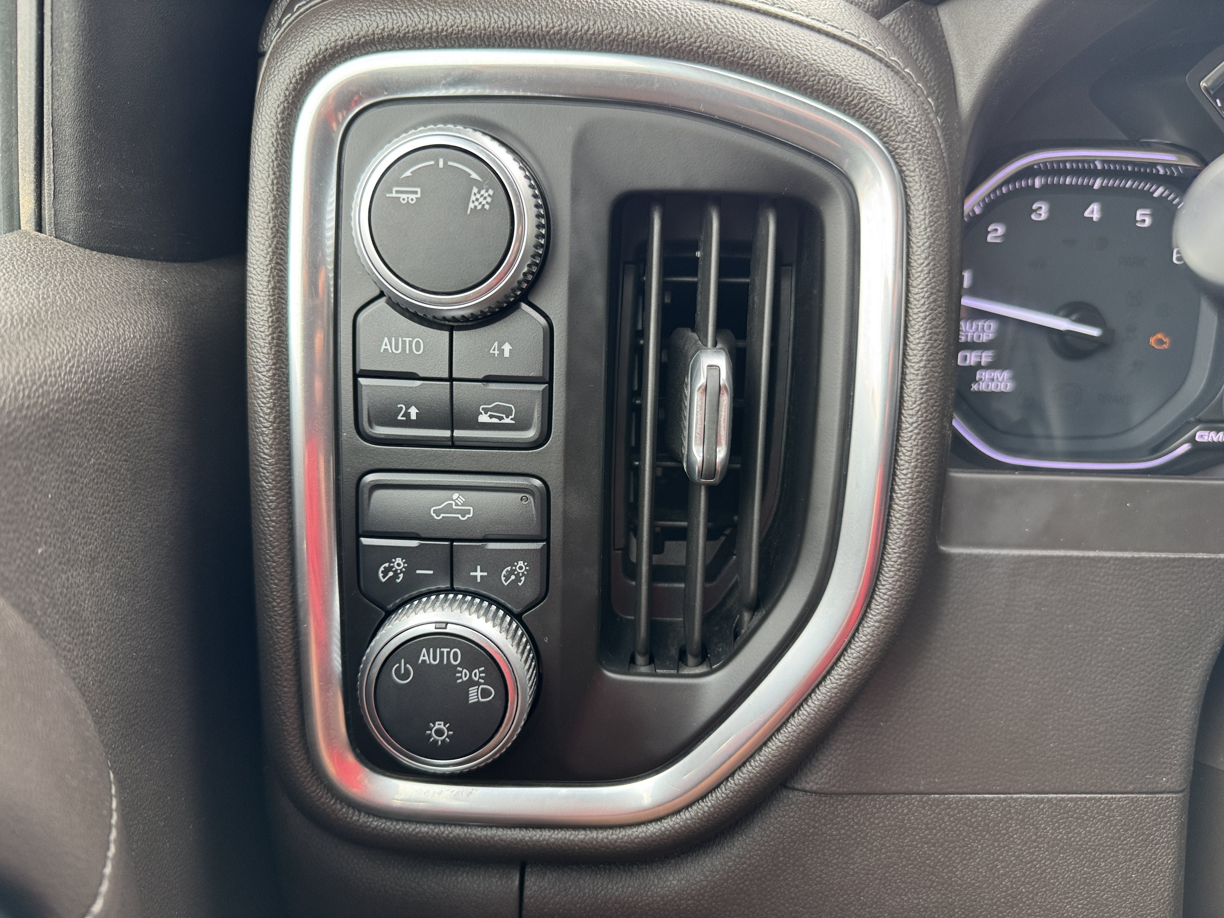 Used 2019 GMC Sierra 1500 SLE w/ SLE Value Package AWD/4WD image 21