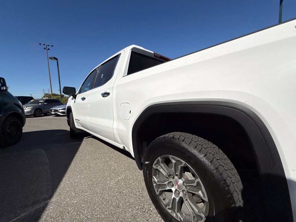 Used 2025 GMC Sierra 1500 SLT AWD/4WD image 9