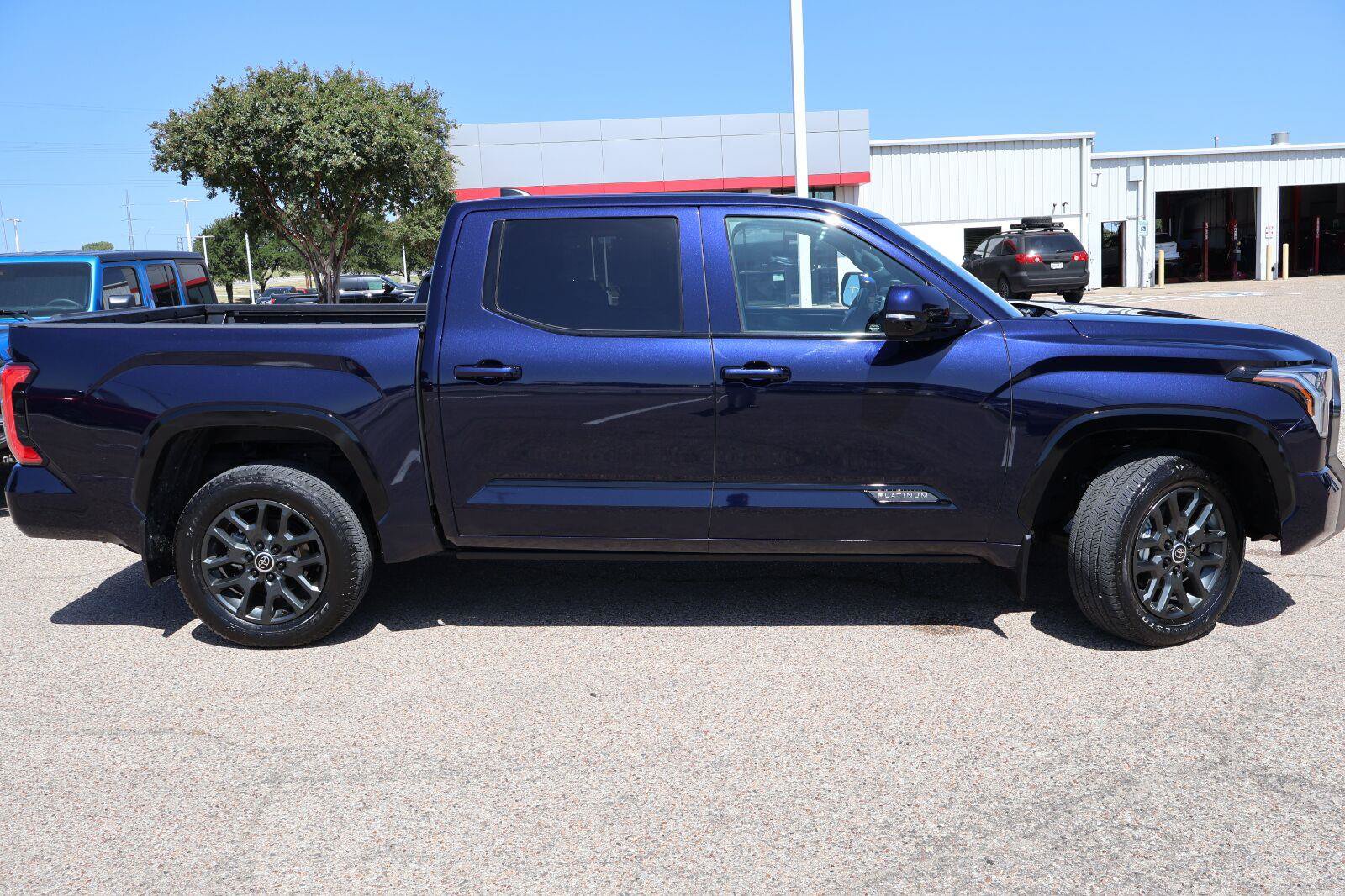 Used 2024 Toyota Tundra Platinum AWD/4WD image 2