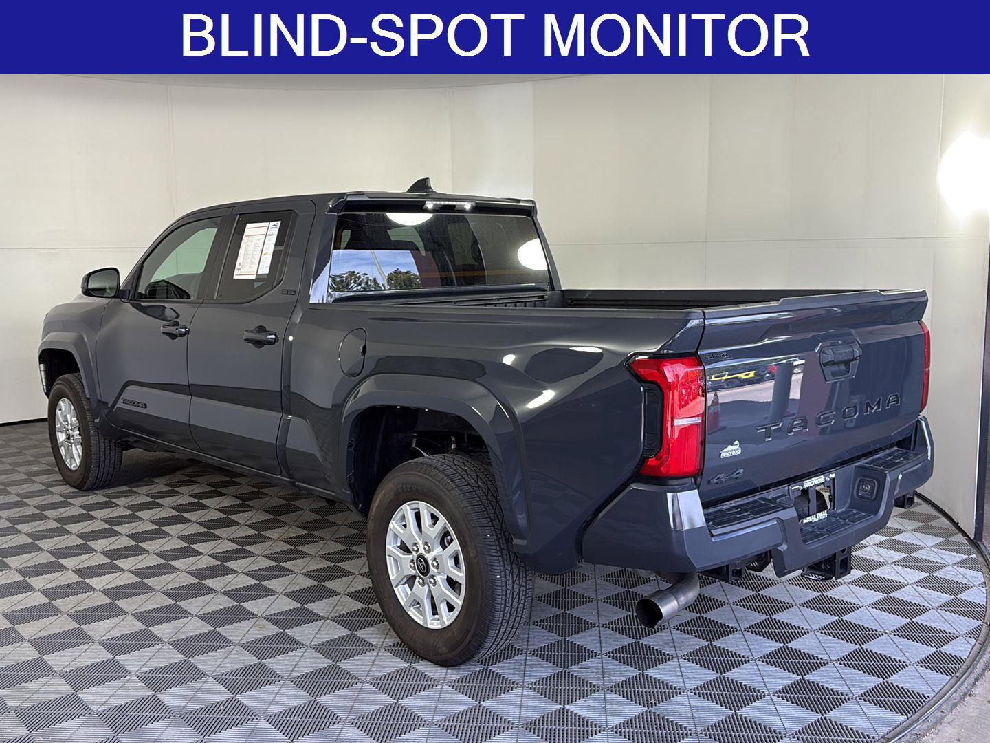 Used 2024 Toyota Tacoma SR5 AWD/4WD image 7