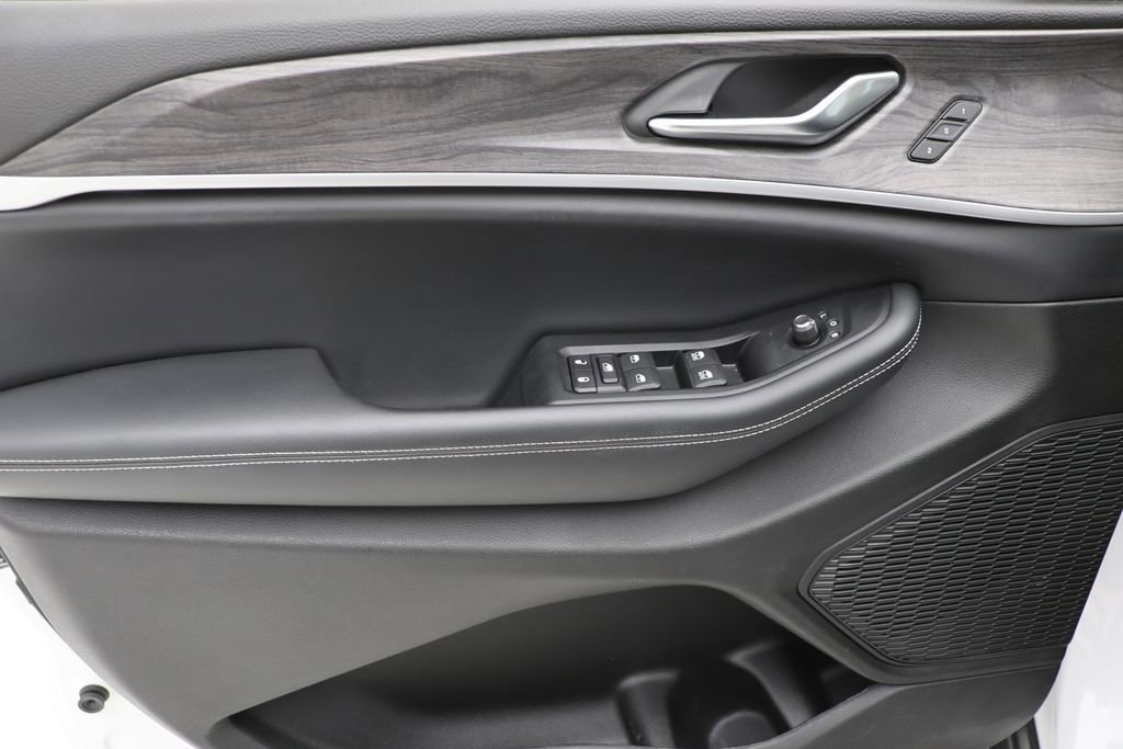 Used 2023 Jeep Grand Cherokee Limited image 15