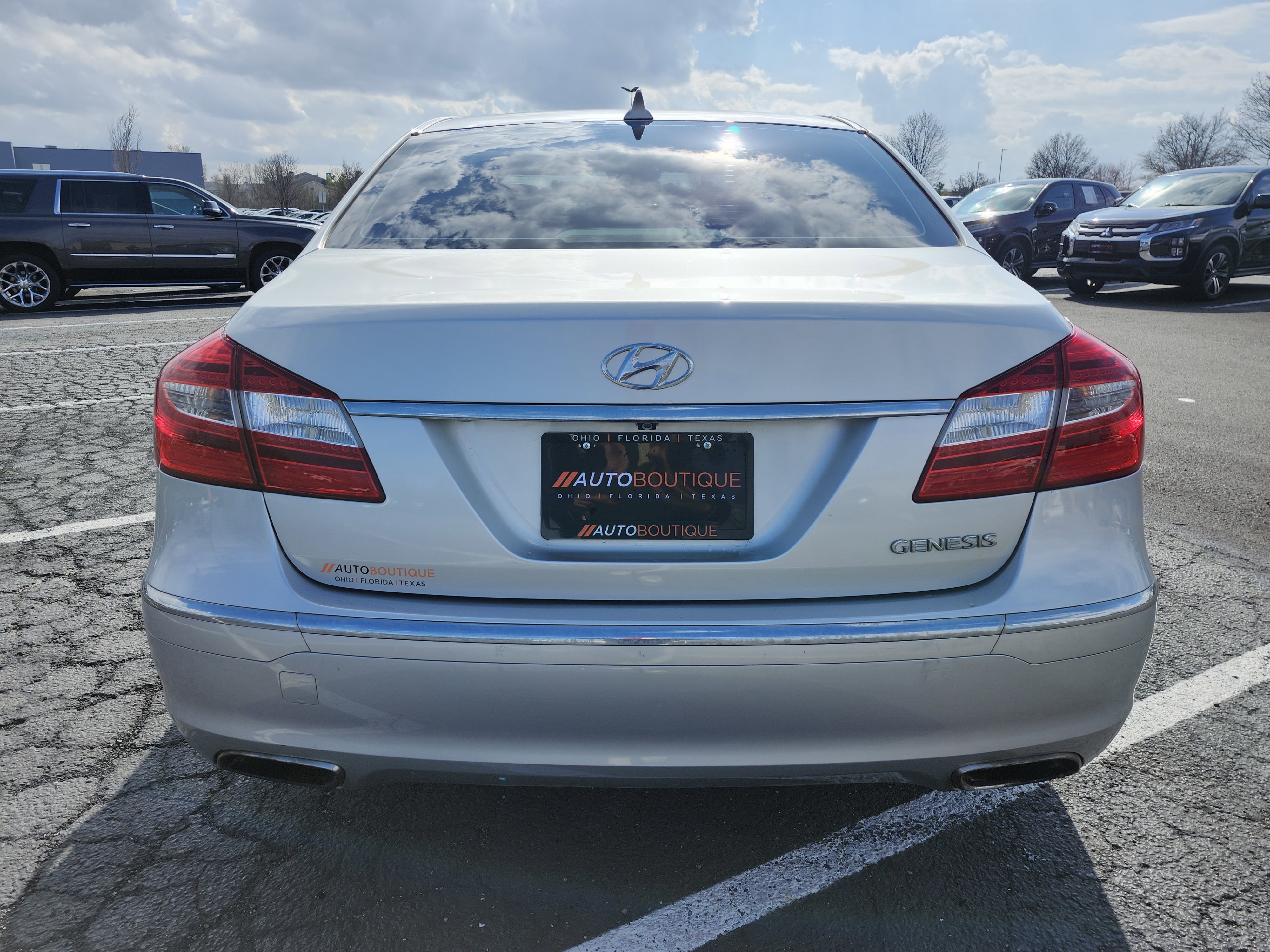 Used 2013 Hyundai Genesis 3.8 w/ Premium Pkg image 17