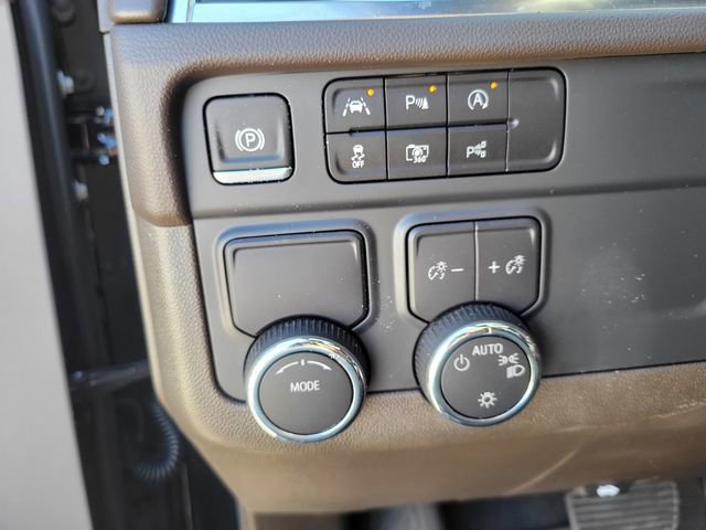 Used 2025 Chevrolet Suburban LS image 21