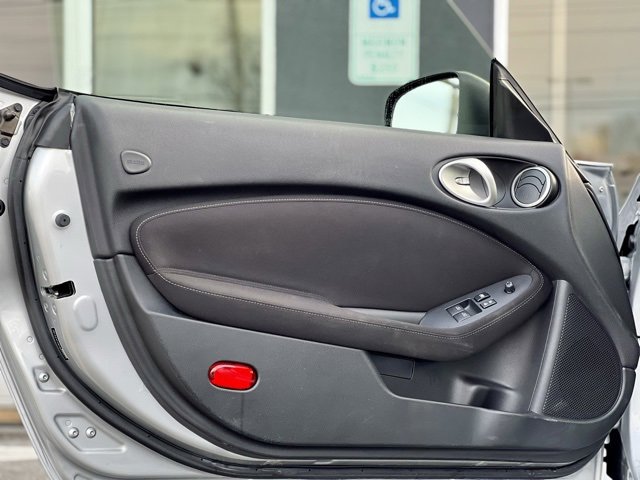 Used 2017 Nissan 370Z Roadster image 10