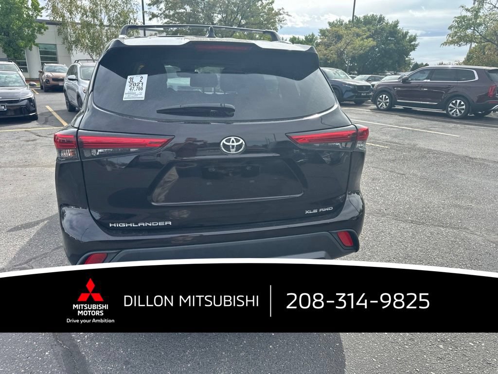 Used 2021 Toyota Highlander XLE AWD/4WD image 6