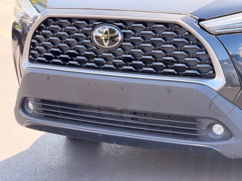 Certified 2025 Toyota Corolla Cross XLE FWD image 9